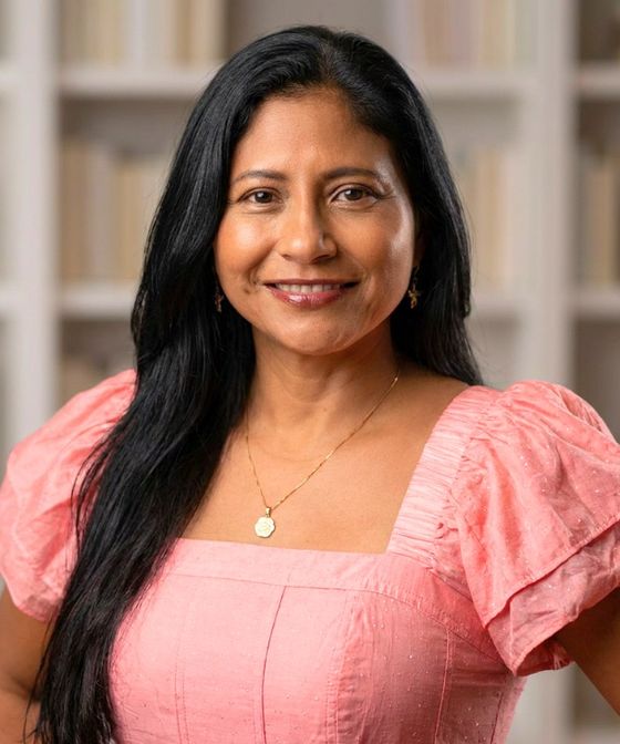 Consuelo E. Cera, autora colombiana de La fortaleza de Juan y Todo por Amor